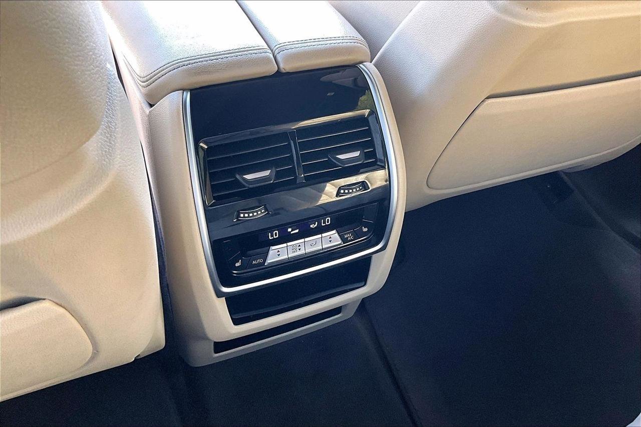 Used 2019 BMW X7 xDrive40i w/ Premium Package AWD/4WD image 10