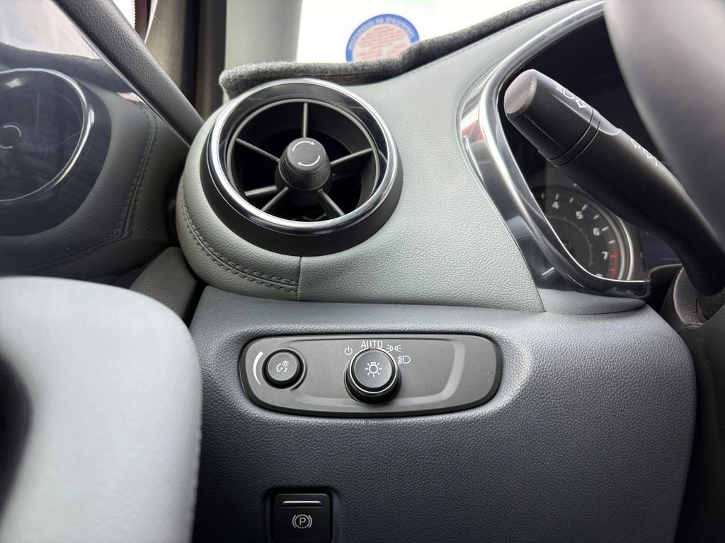 Used 2019 Chevrolet Blazer LT image 14