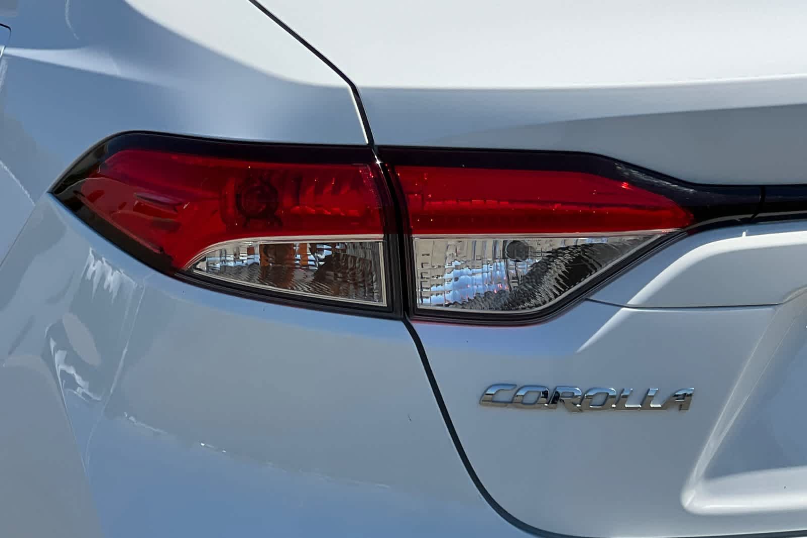 Used 2021 Toyota Corolla LE FWD image 30