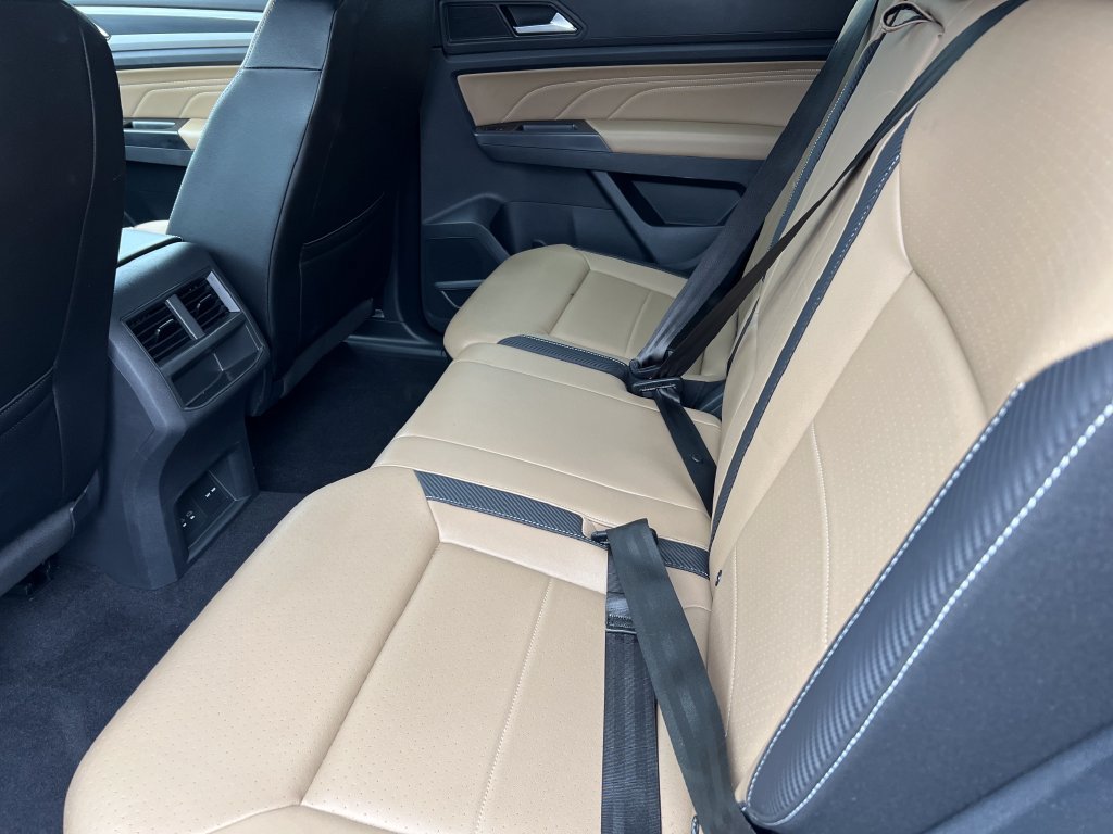 Used 2021 Volkswagen Atlas Cross Sport SEL R-Line AWD/4WD image 13