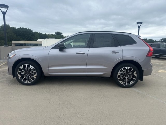 New 2026 Volvo XC60 B5 Plus w/ Climate Package image 4