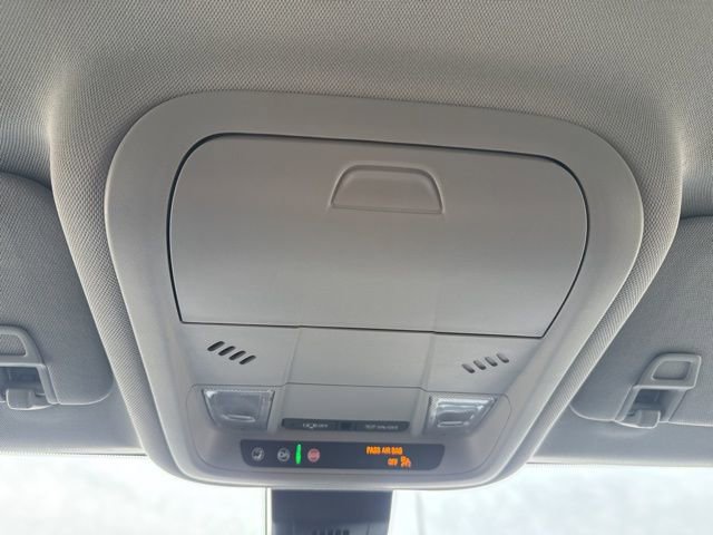 Used 2023 GMC Terrain SLE w/ Driver Convenience Package image 30