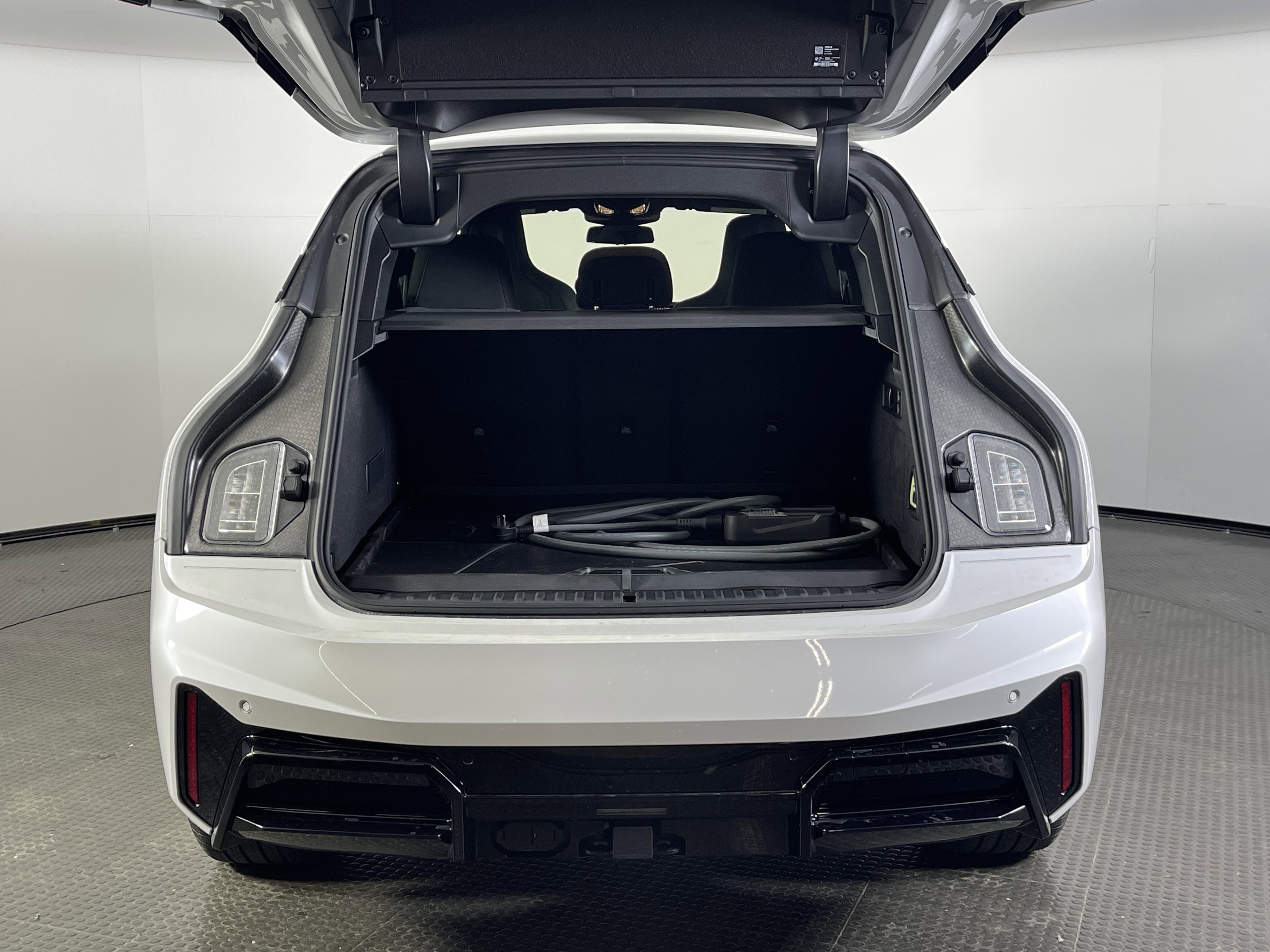 Used 2026 BMW iX xDrive60 w/ M Sport Package image 8