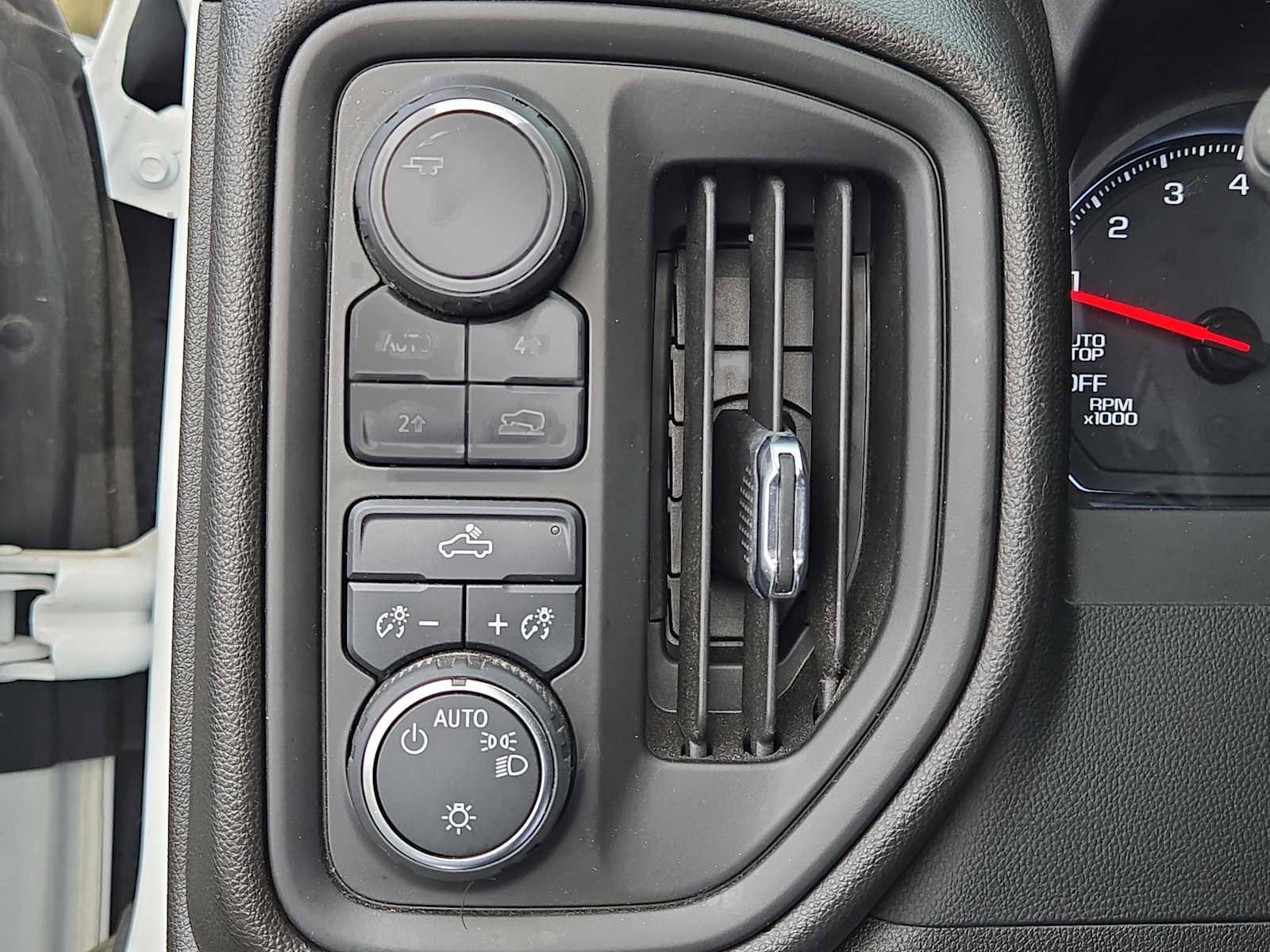 Used 2022 Chevrolet Silverado 1500 Custom image 18