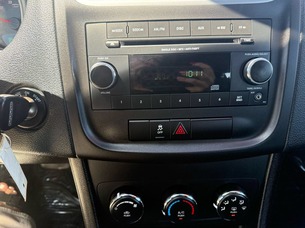 Used 2013 Dodge Avenger SE FWD image 15