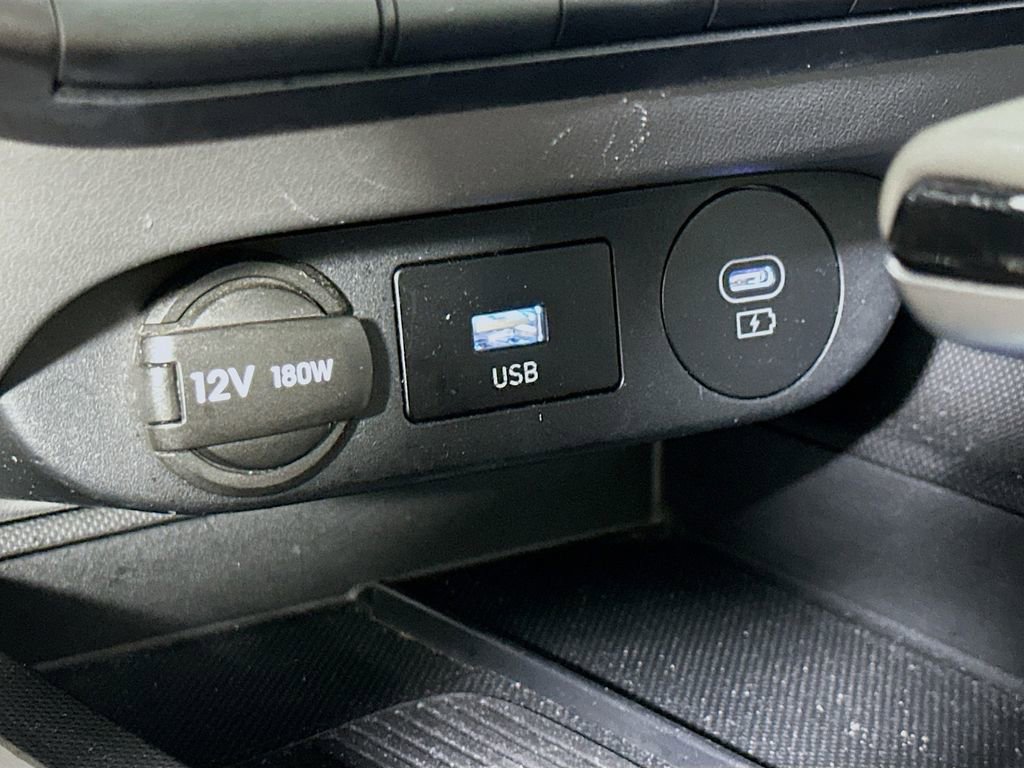 Used 2025 Hyundai Elantra SEL FWD image 29