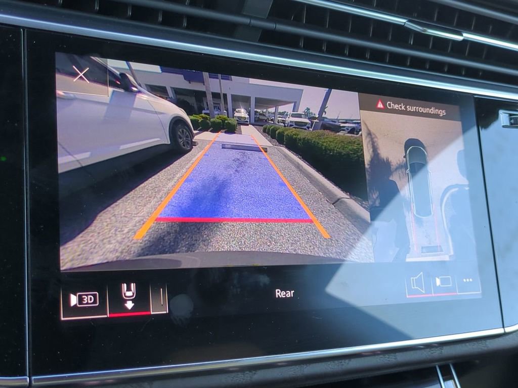 Used 2021 Audi Q8 Prestige w/ Prestige Package image 21