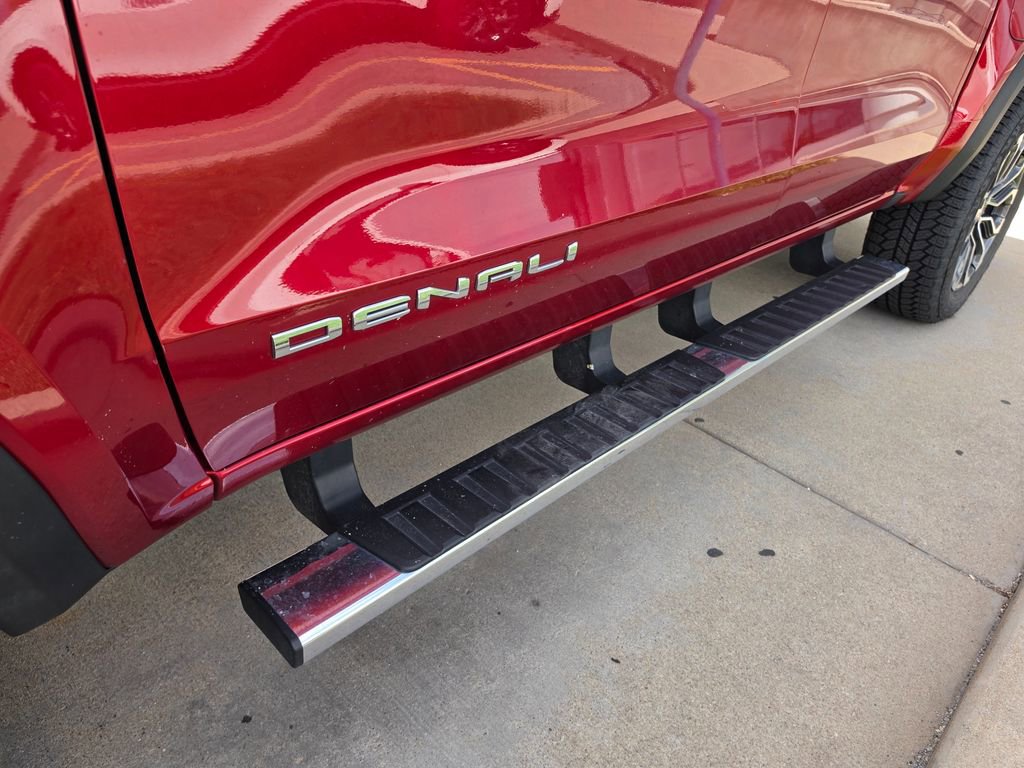 Used 2025 GMC Canyon Denali image 10