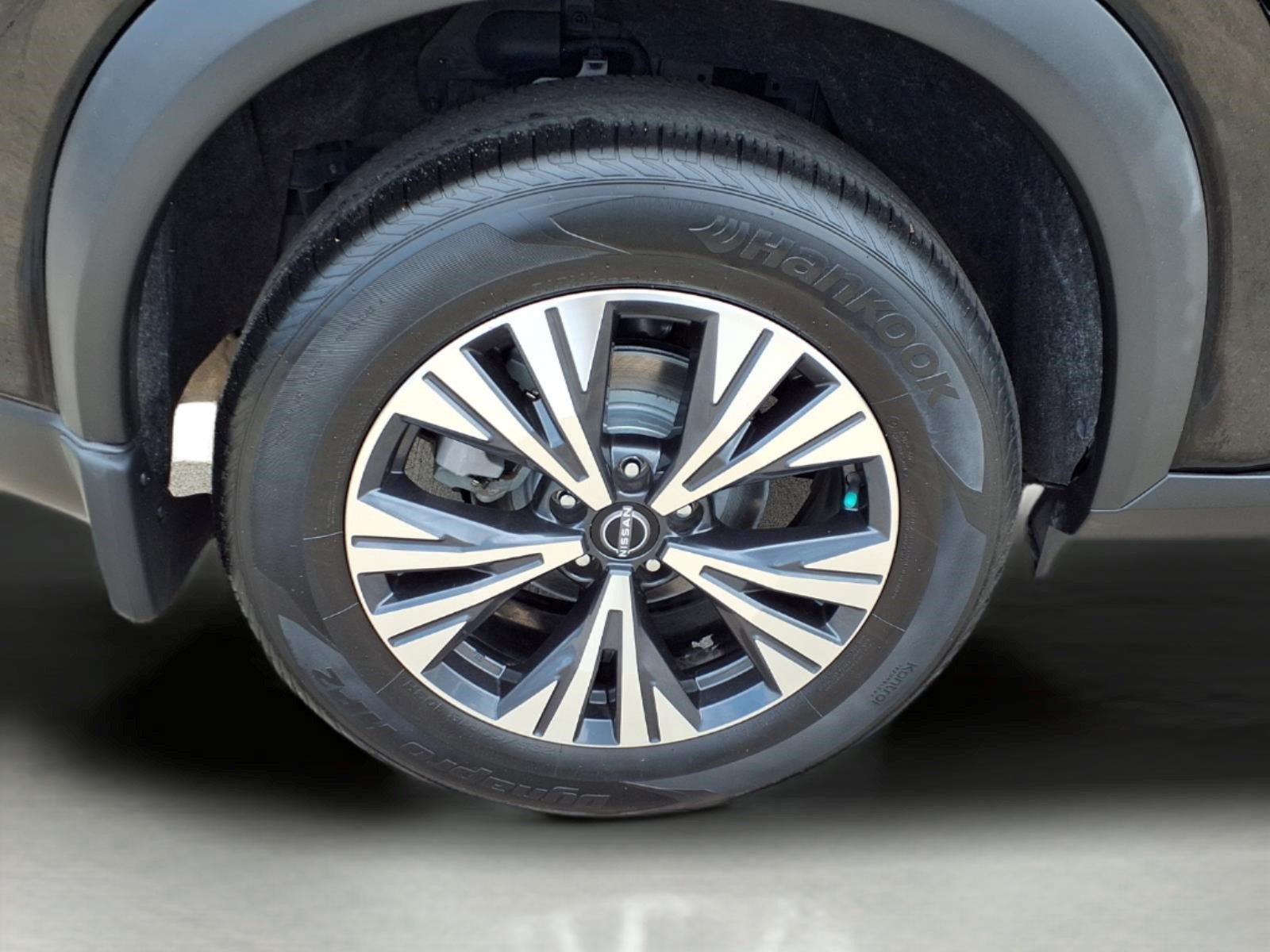 Used 2022 Nissan Rogue SV FWD image 9