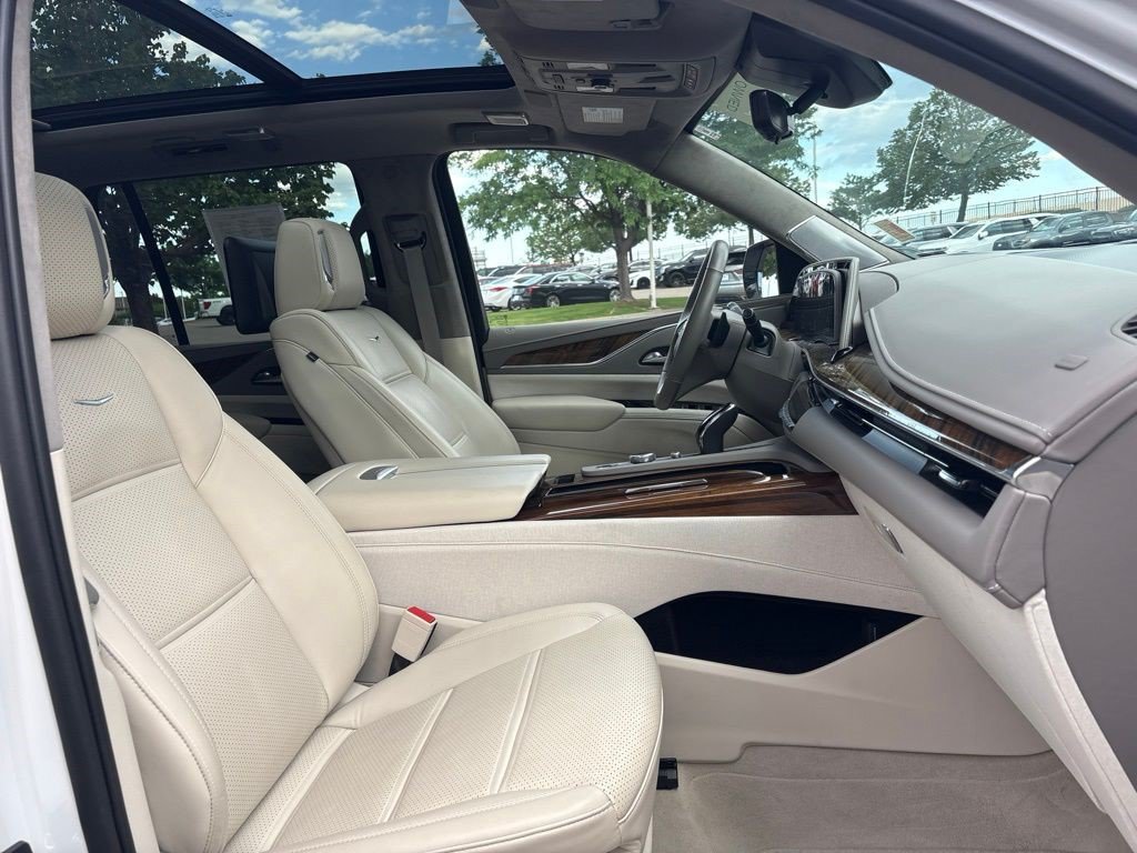 Certified 2023 Cadillac Escalade Premium Luxury Platinum w/ LPO, Radiant Package AWD/4WD image 25