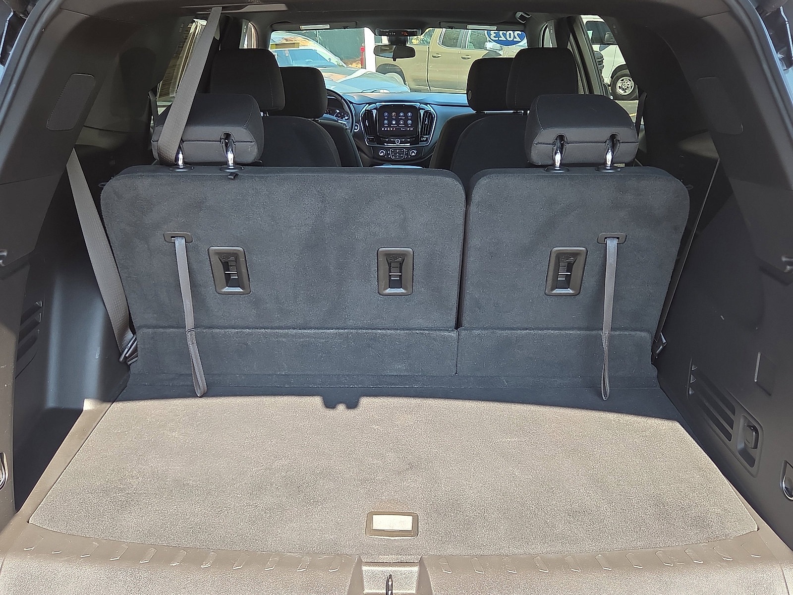 Used 2023 Chevrolet Traverse LT image 37