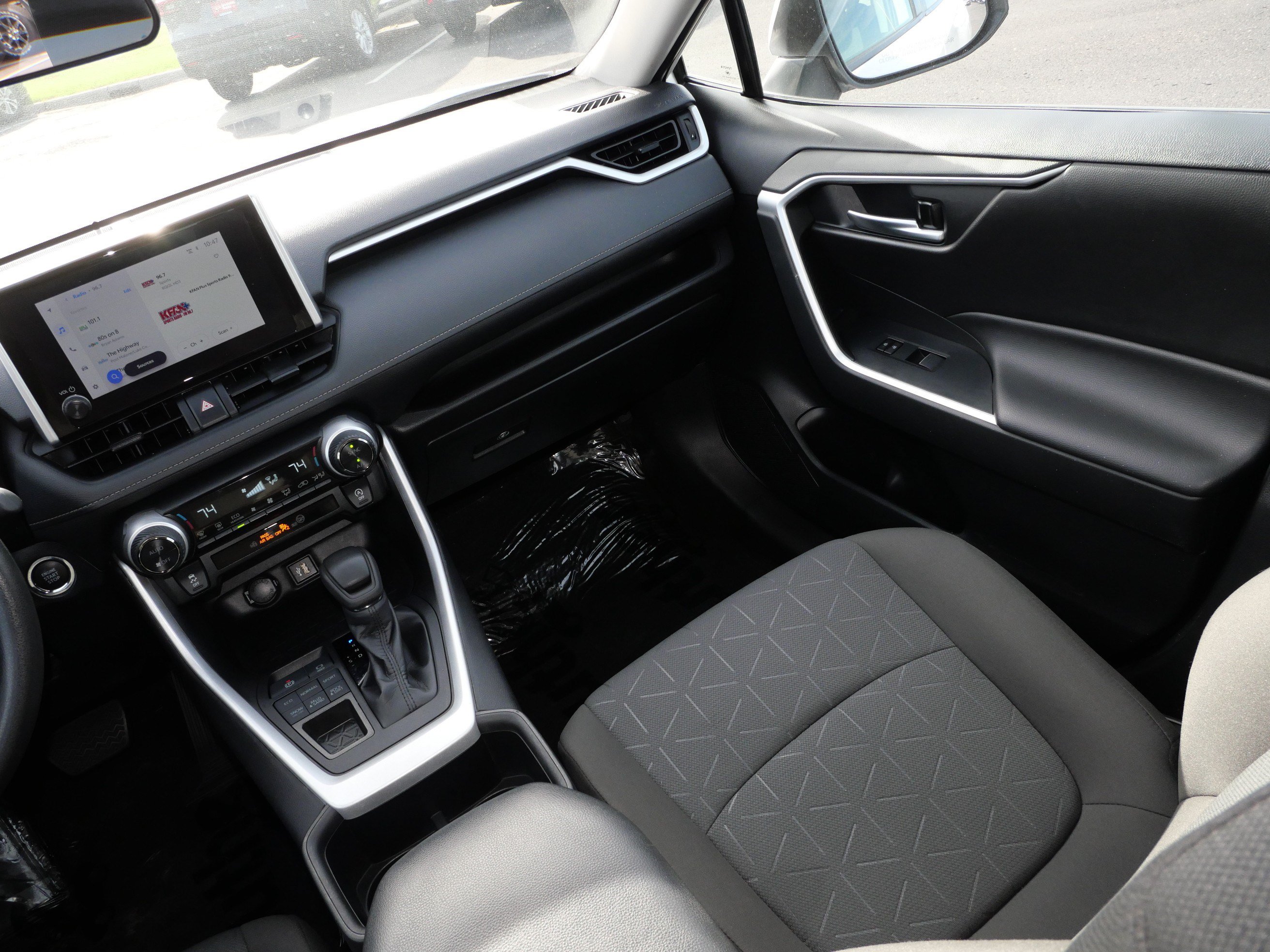 Used 2024 Toyota RAV4 XLE AWD/4WD image 11