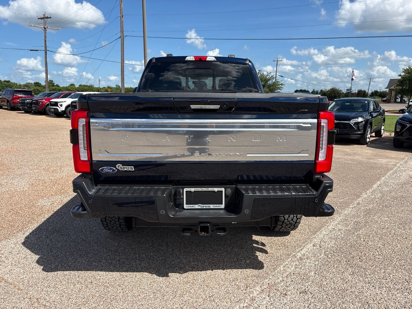 Used 2023 Ford F250 Platinum w/ FX4 Off-Road Package AWD/4WD image 5