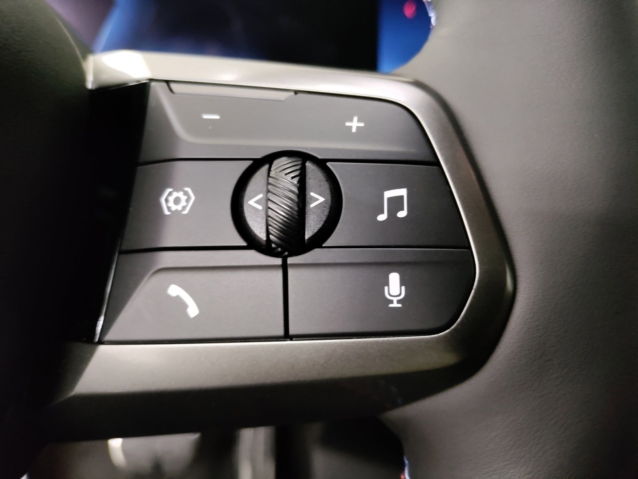 New 2026 BMW iX M70 image 17