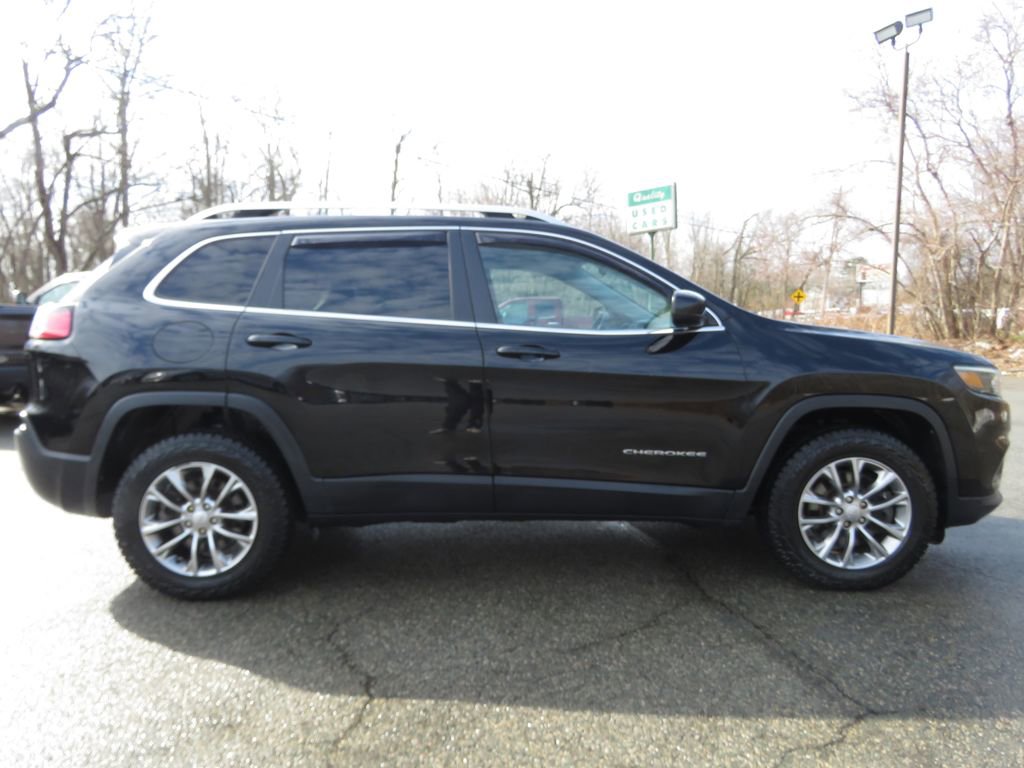 Used 2019 Jeep Cherokee Latitude Plus w/ Cold Weather Group image 4