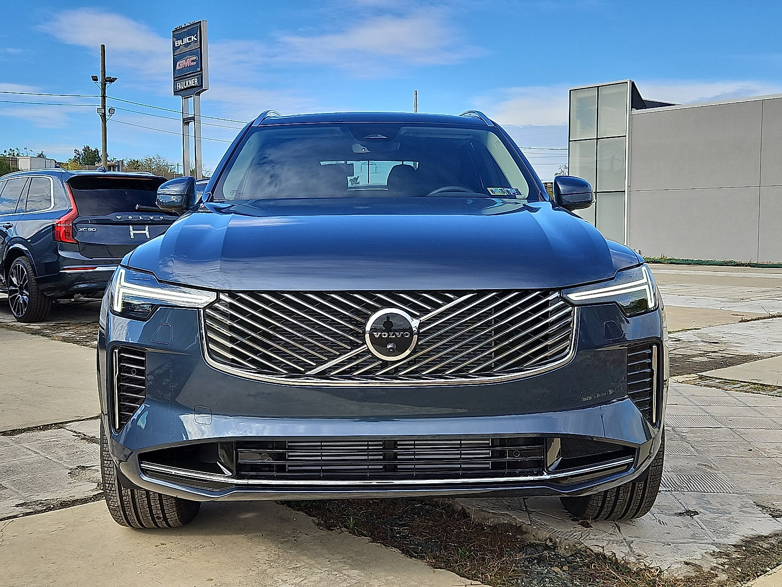 New 2026 Volvo XC90 T8 Plus image 2