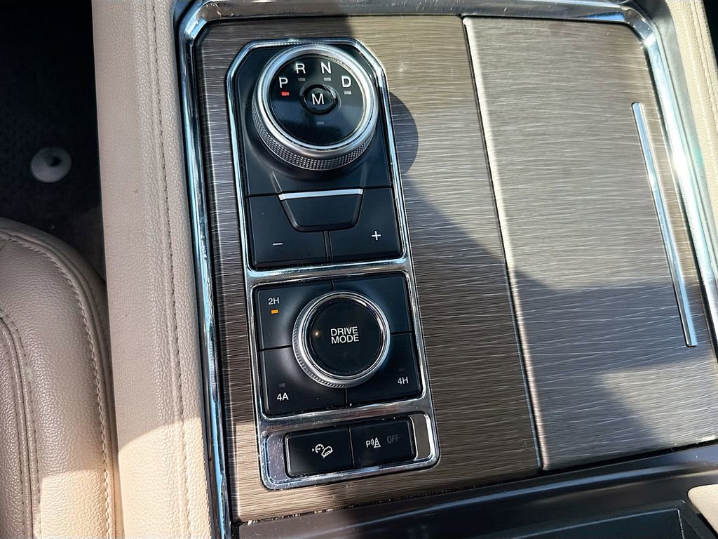 Used 2023 Ford Expedition Limited image 18