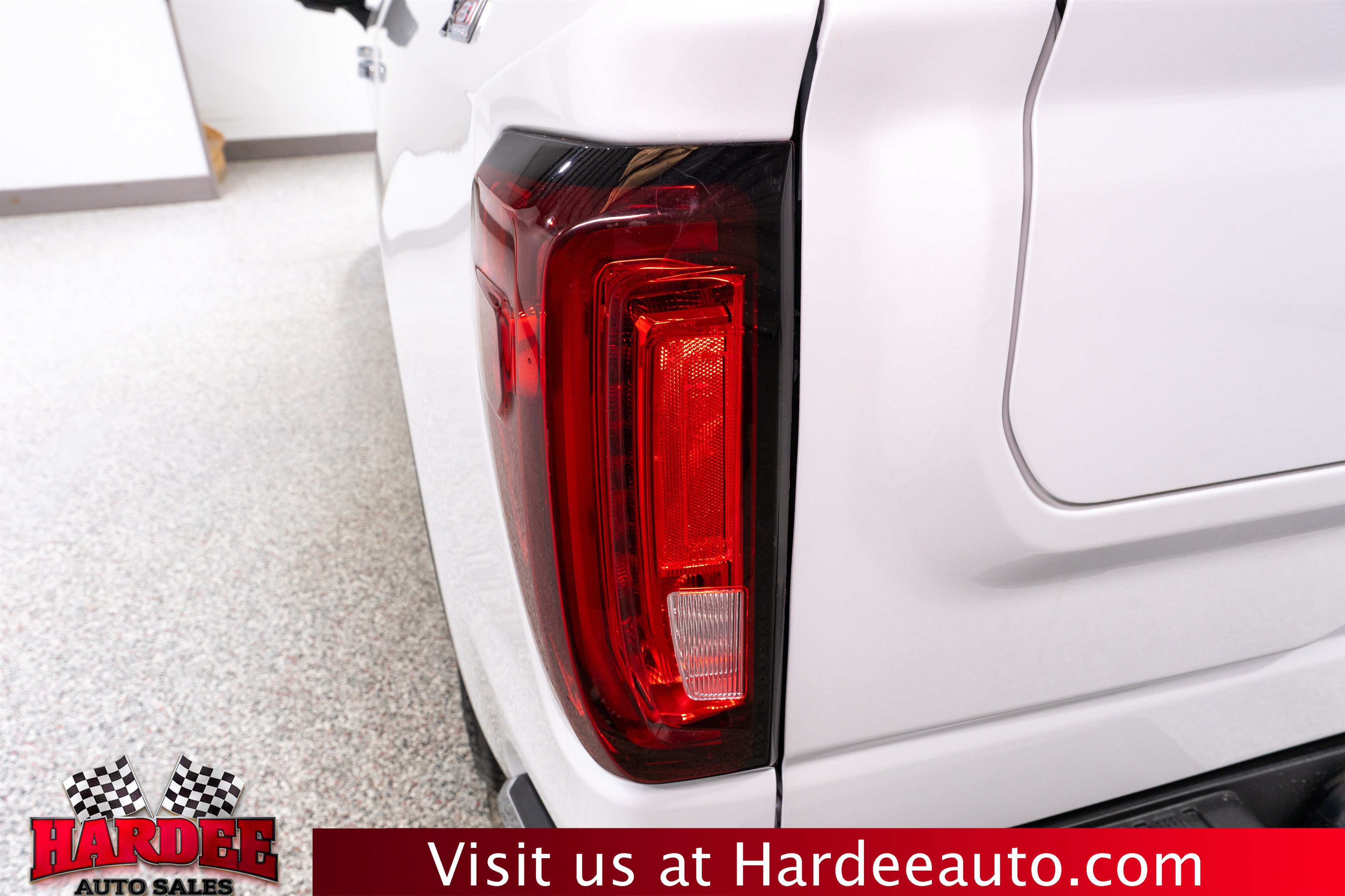 Used 2023 GMC Sierra 1500 SLT w/ SLT Premium Package AWD/4WD image 9