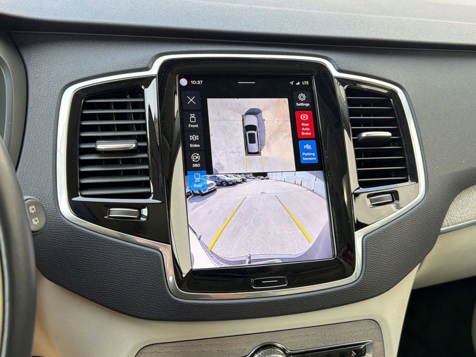 Certified 2024 Volvo XC90 B6 Plus w/ Protection Package Premier image 24