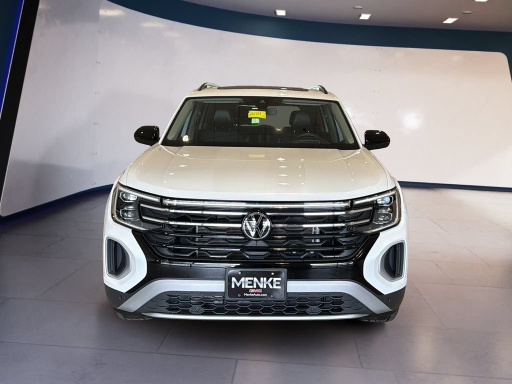 Used 2024 Volkswagen Atlas Peak Edition SEL AWD/4WD image 2