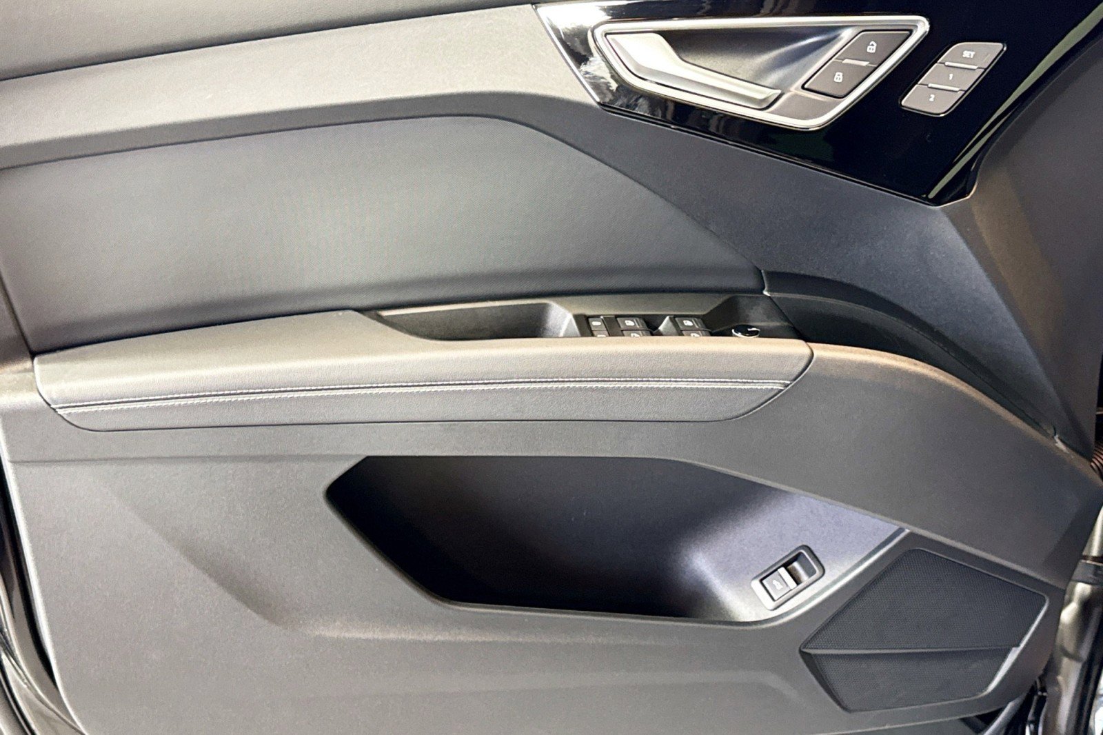 Used 2023 Audi Q4 e-tron Premium Plus w/ Premium Plus image 16