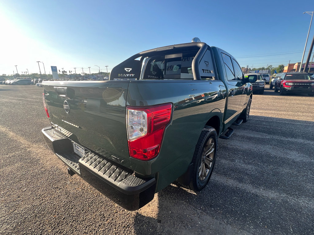 Used 2024 Nissan Titan SV w/ SV Bronze Edition Package RWD image 9