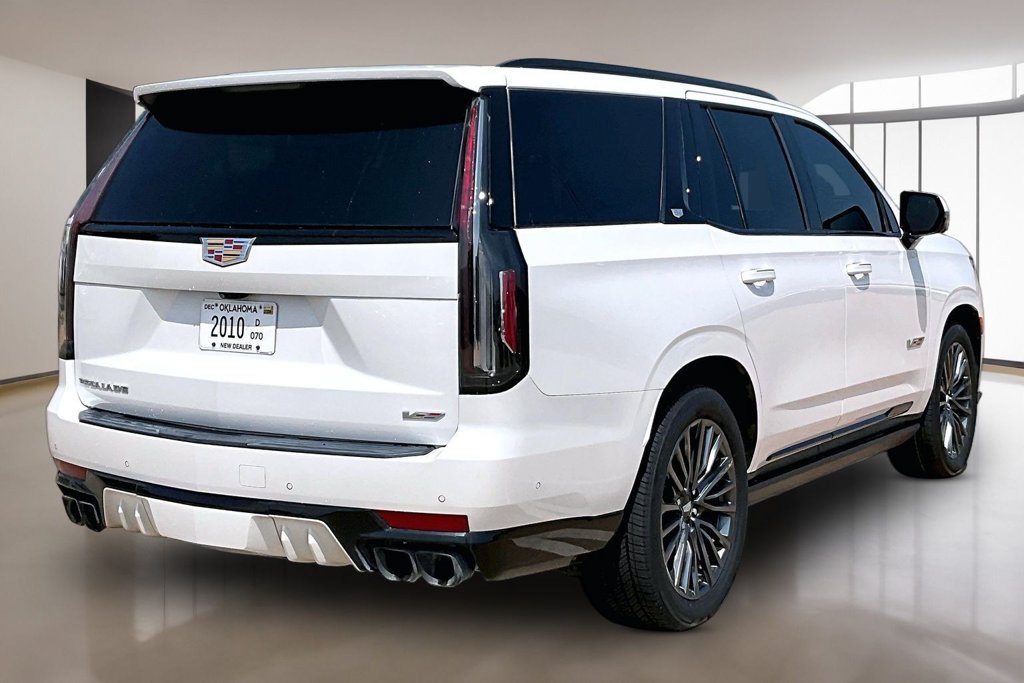 Used 2024 Cadillac Escalade V AWD/4WD image 2