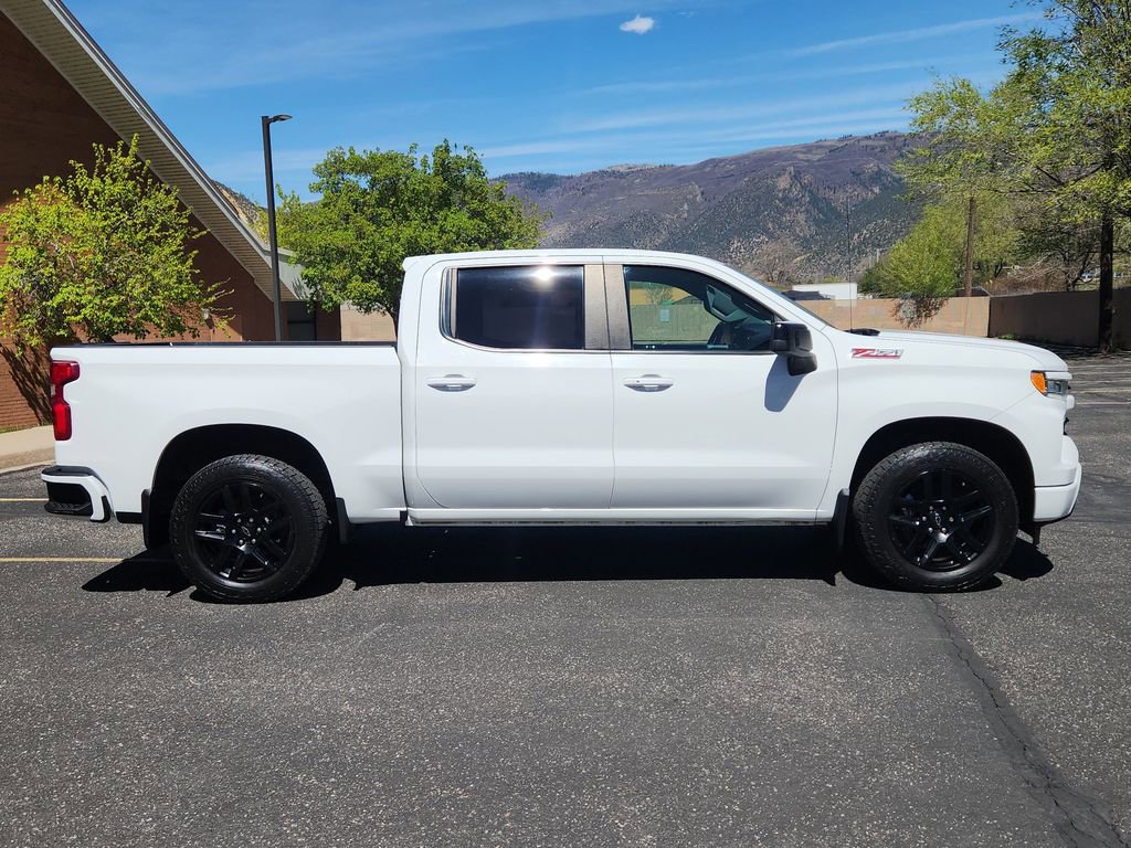 Used 2022 Chevrolet Silverado 1500 RST image 2