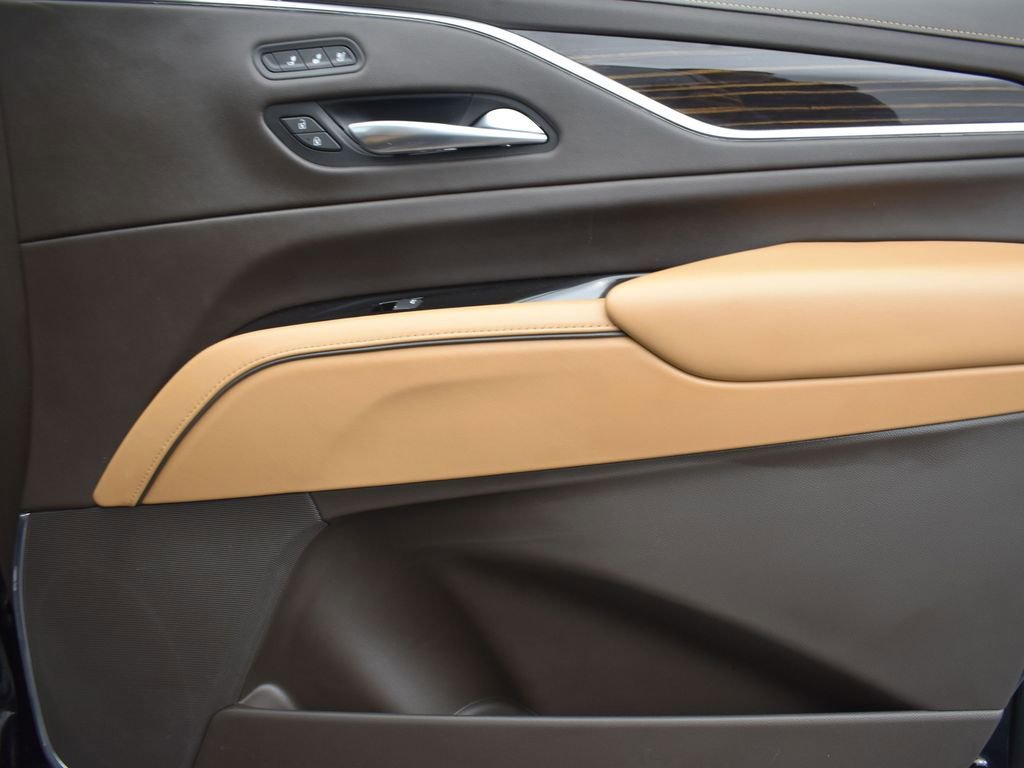 Used 2023 Cadillac Escalade ESV Premium Luxury image 35