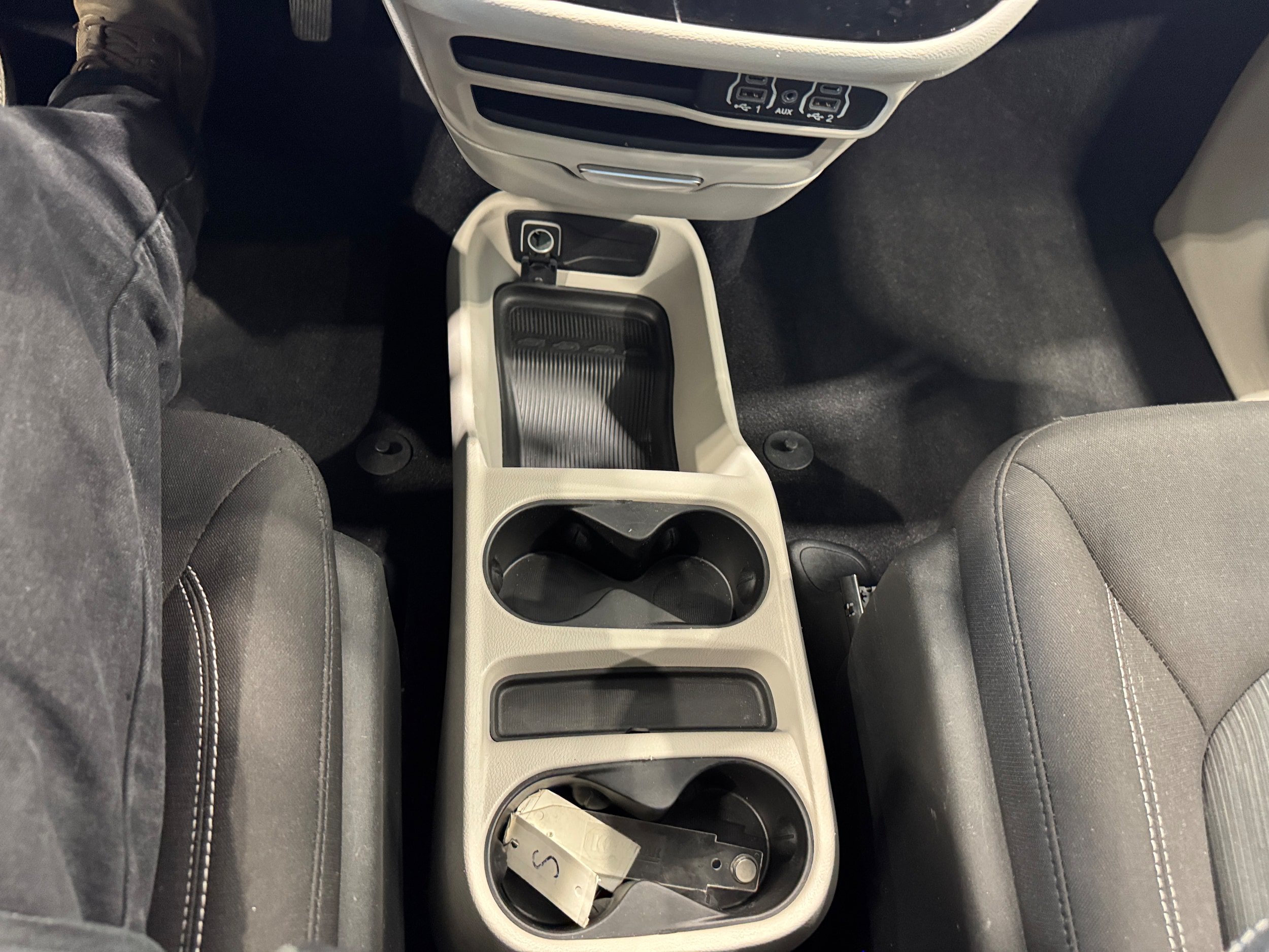 Used 2022 Chrysler Voyager LX FWD image 20