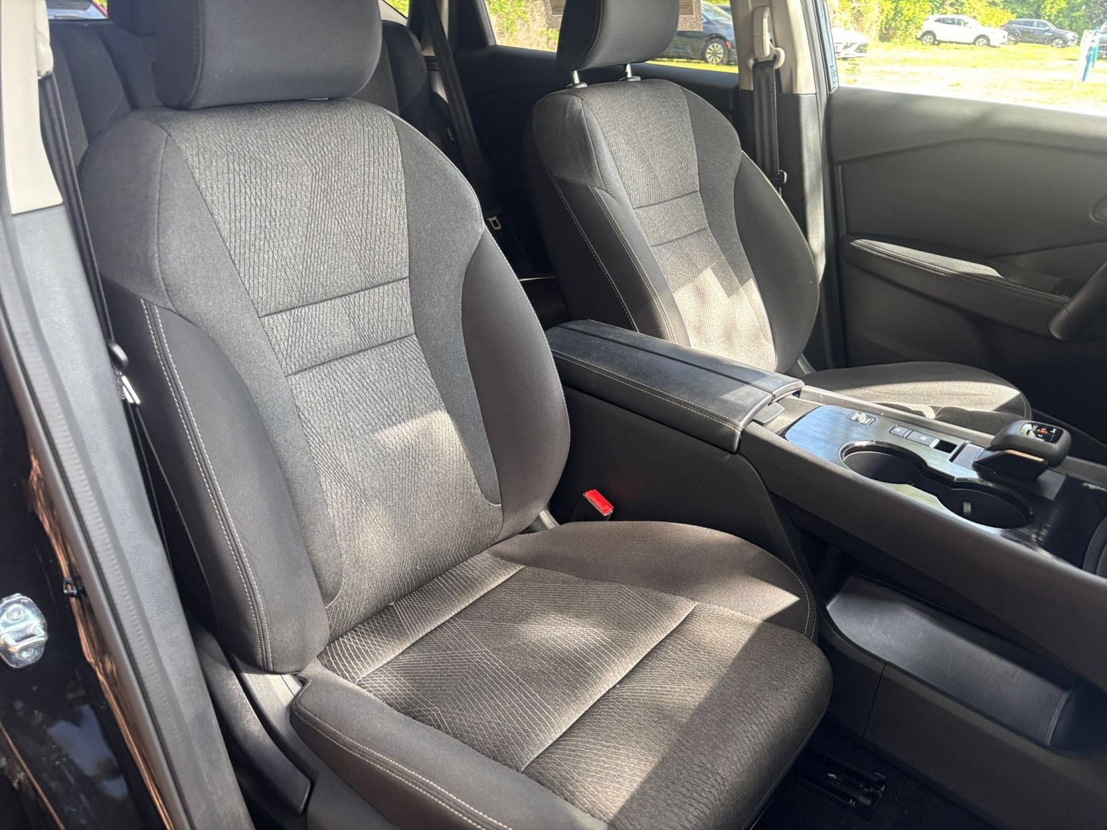 Used 2025 Nissan Rogue SV FWD image 37