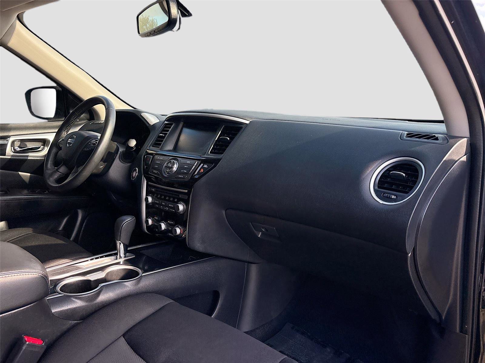 Used 2020 Nissan Pathfinder SV image 29