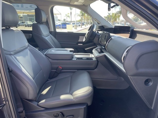 New 2025 Ford Expedition Active image 29