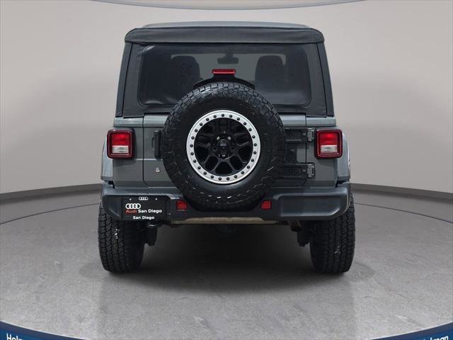 Used 2018 Jeep Wrangler Unlimited Sahara AWD/4WD image 7