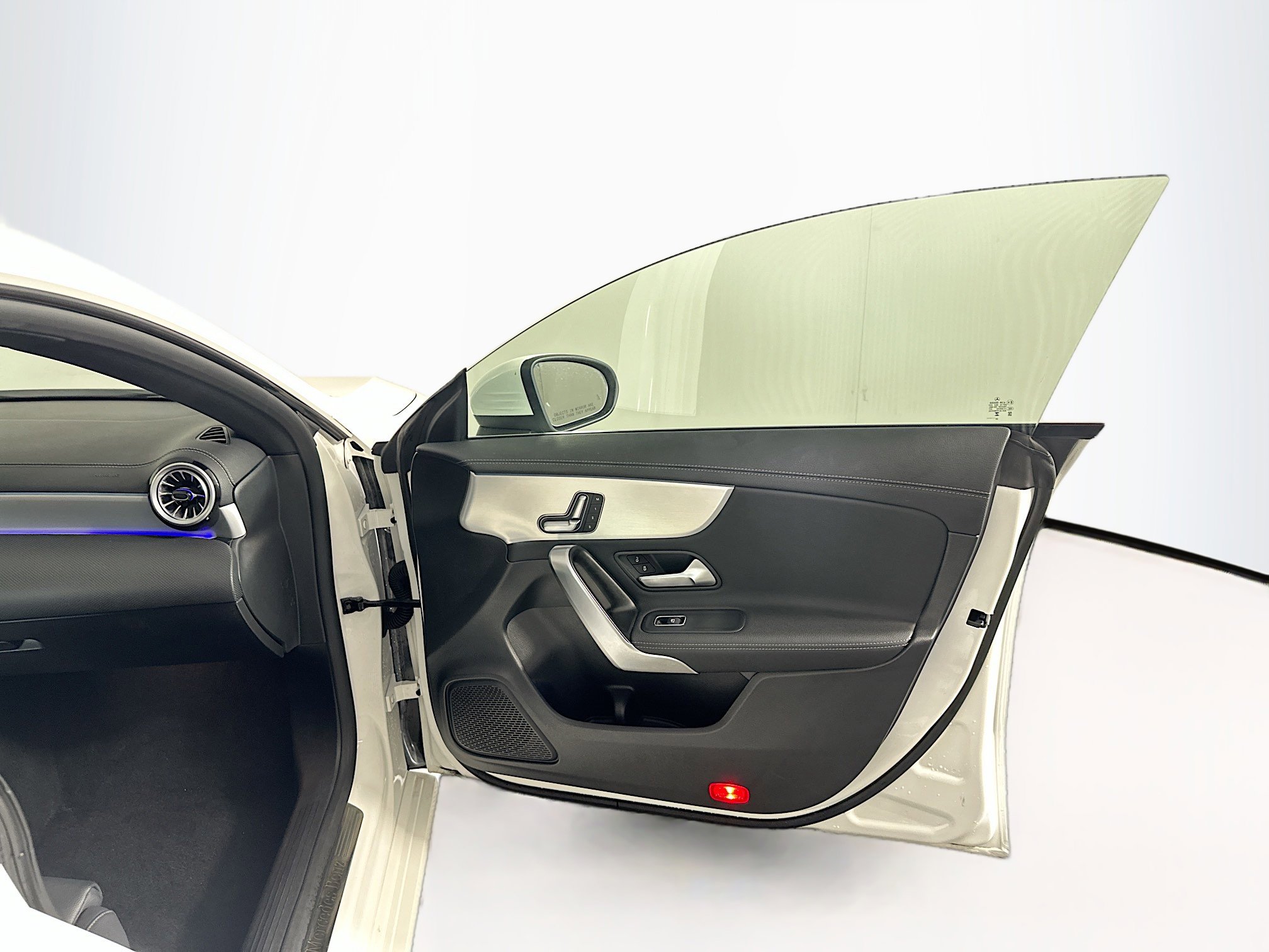 Used 2025 Mercedes-Benz CLA 250 image 33