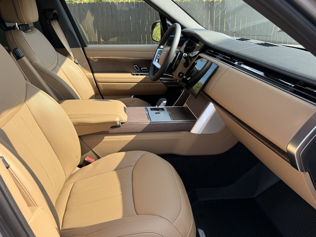 New 2025 Land Rover Range Rover SE image 12