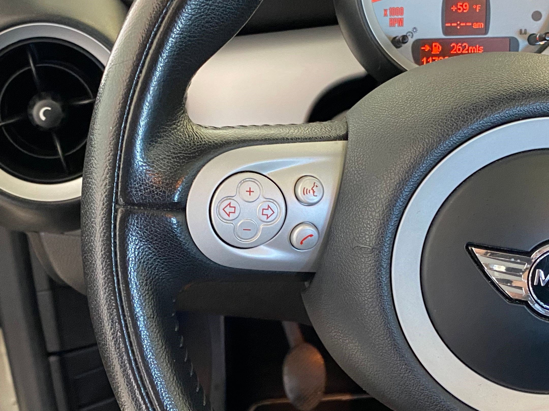 Used 2010 MINI Cooper Hardtop image 14