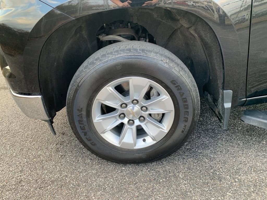 Used 2023 Chevrolet Silverado 1500 LT AWD/4WD image 32