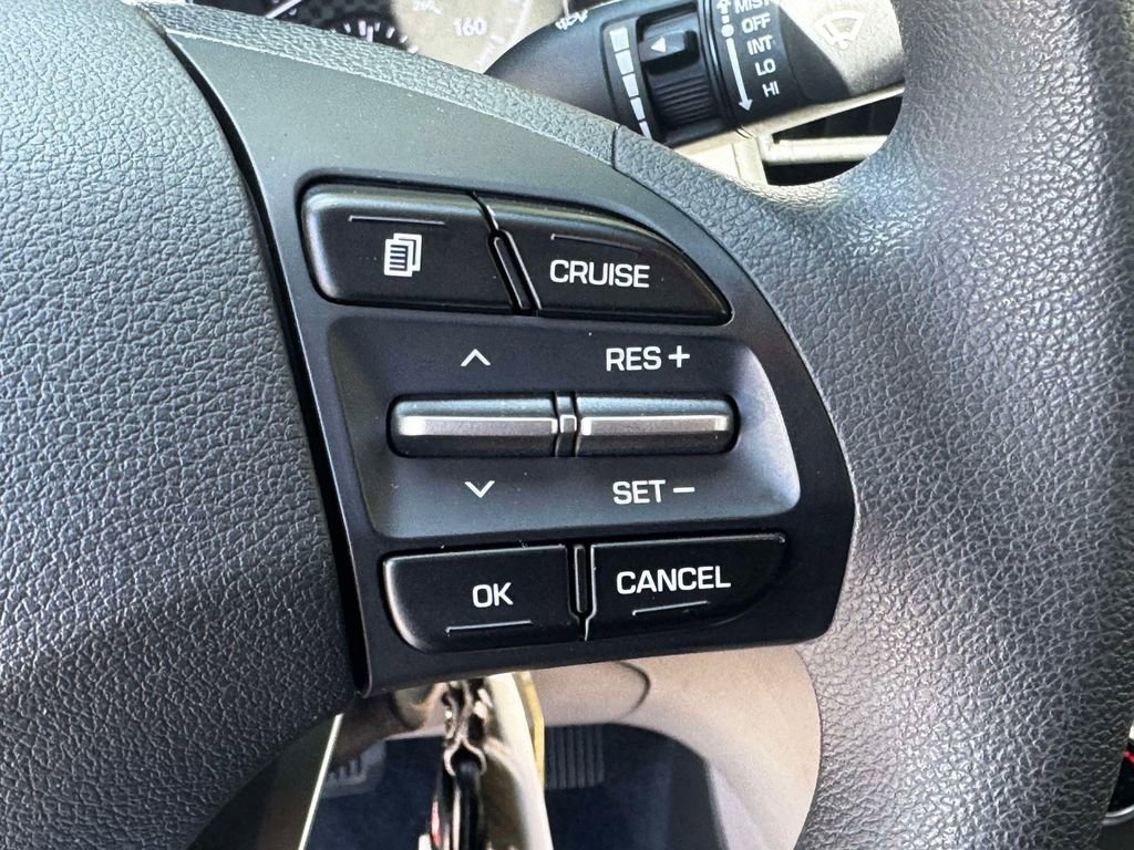 Used 2020 Hyundai Elantra SE FWD image 19