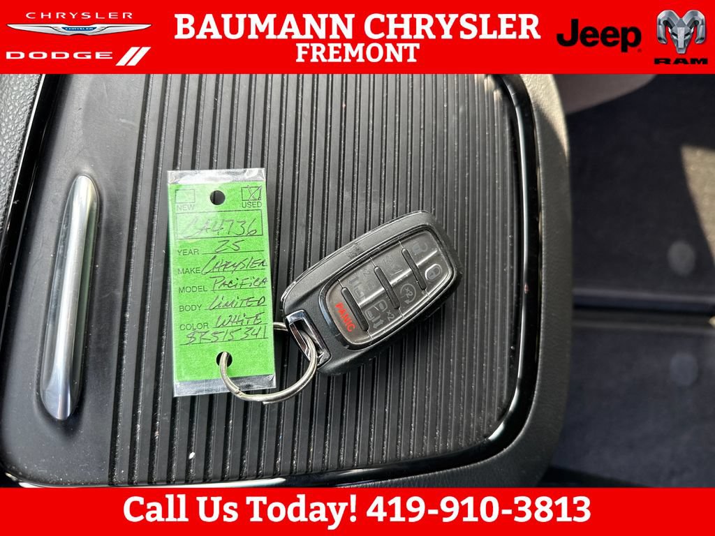 Used 2025 Chrysler Pacifica Limited FWD image 29