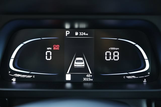 Certified 2025 Hyundai Elantra Sport FWD image 29