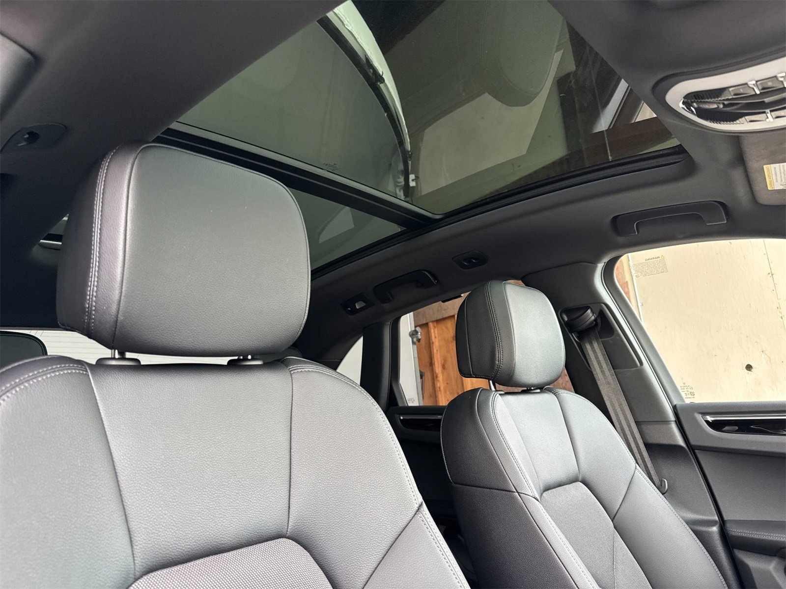 Used 2025 Porsche Macan image 19