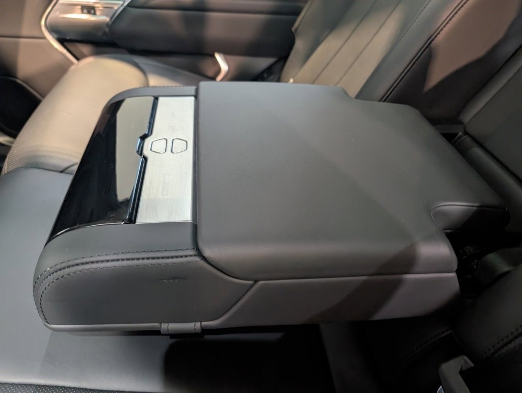 Used 2024 Land Rover Range Rover Long Wheelbase SE image 26