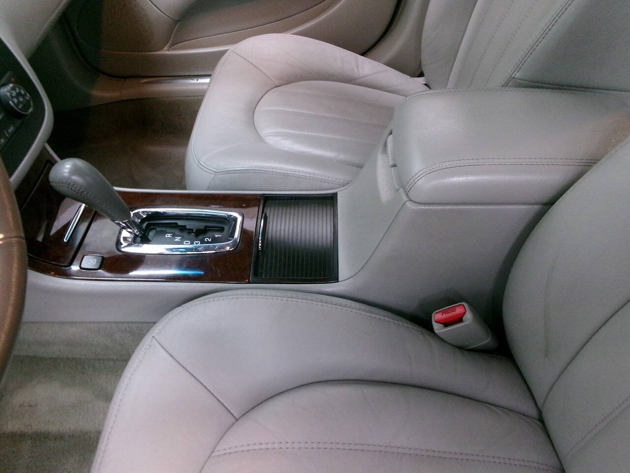 Used 2011 Buick Lucerne CXL FWD image 19