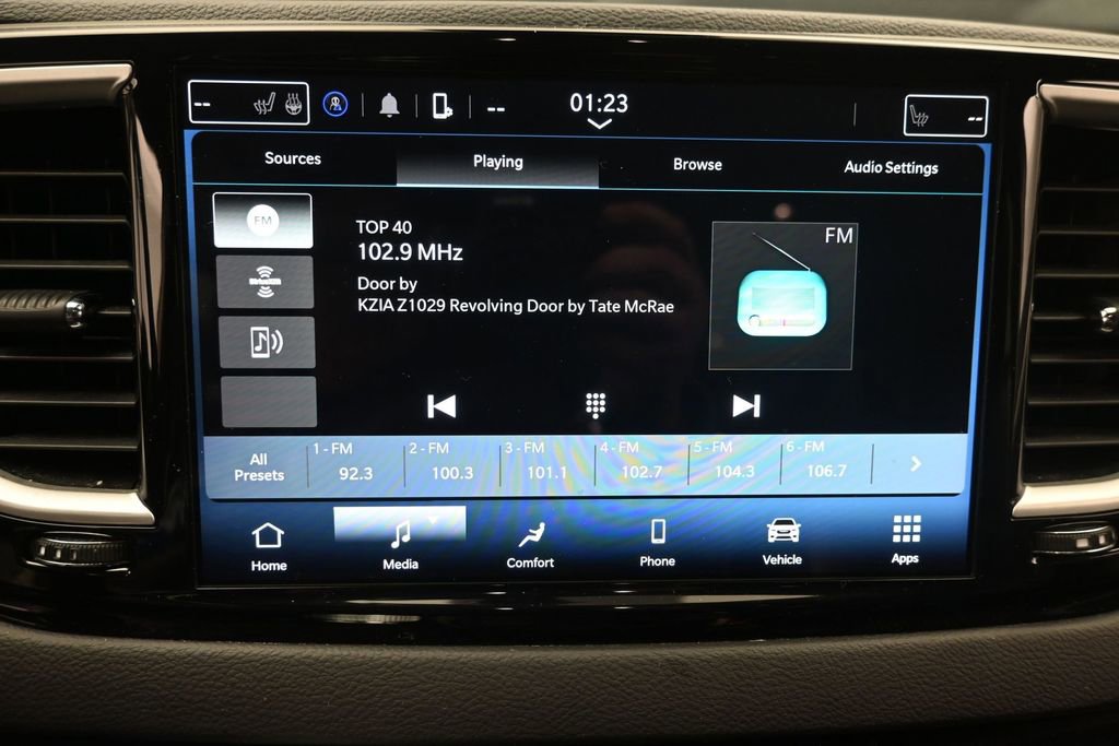 Used 2023 Chrysler Pacifica Touring-L FWD image 18