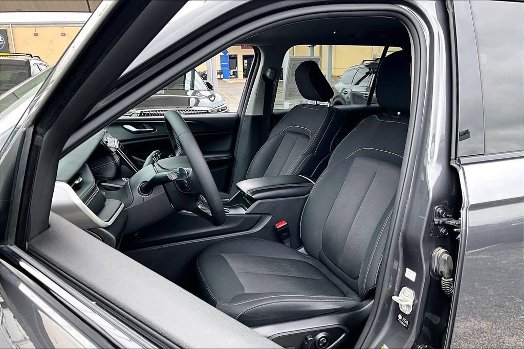 Used 2024 Jeep Grand Cherokee L Laredo AWD/4WD image 36