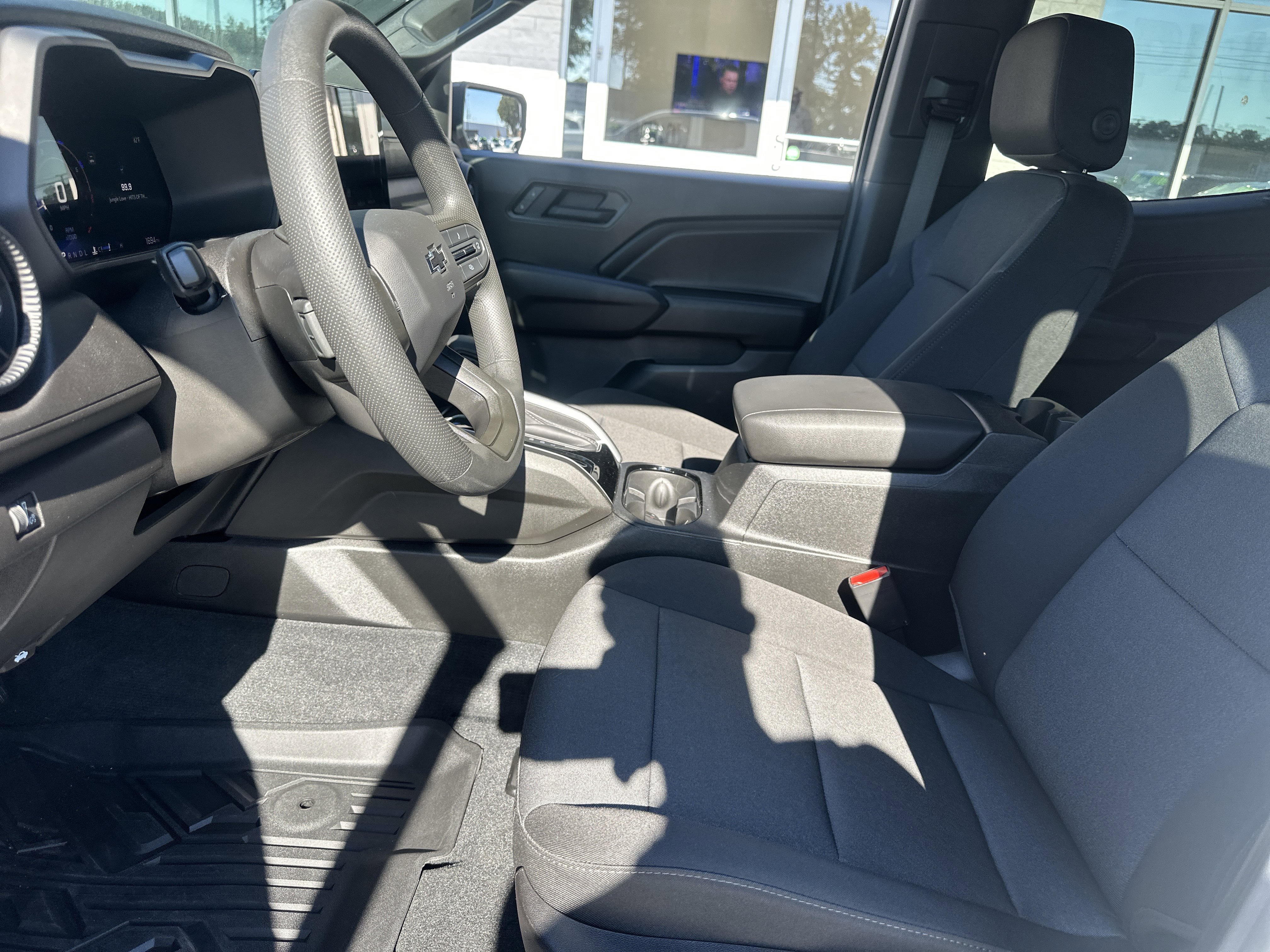 Used 2025 Chevrolet Colorado Trail Boss image 11