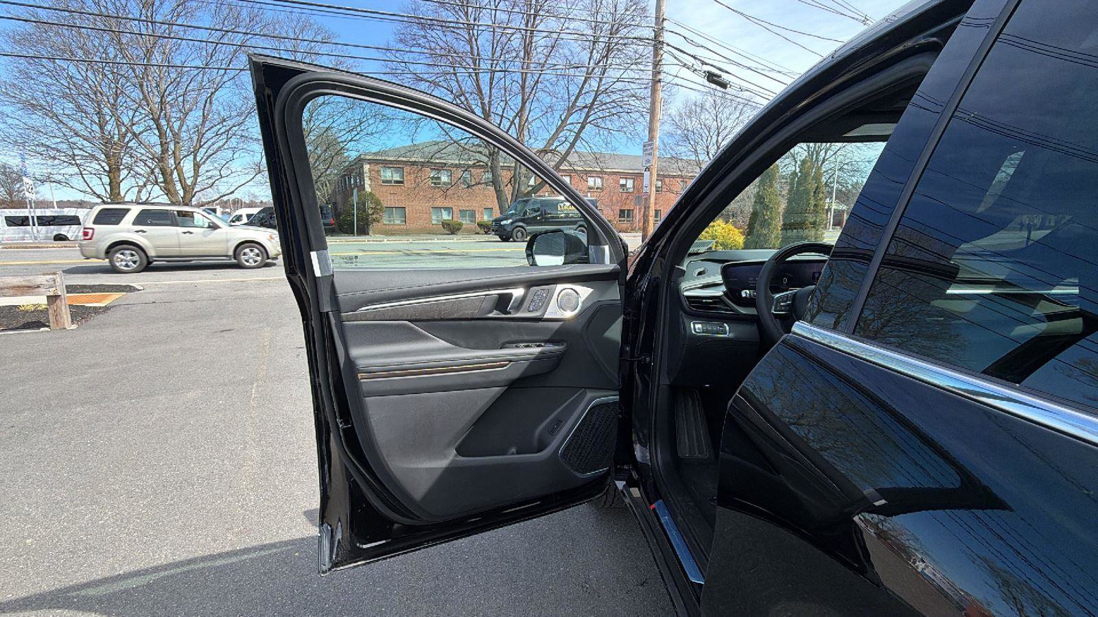 New 2026 Buick Enclave Avenir w/ Super Cruise Package image 14