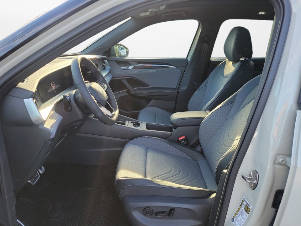 New 2026 Volkswagen Tiguan SE R-Line image 9