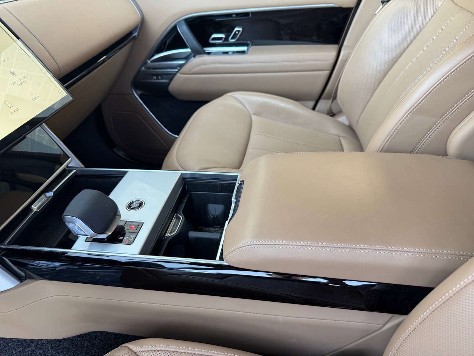 Used 2025 Land Rover Range Rover SE image 15